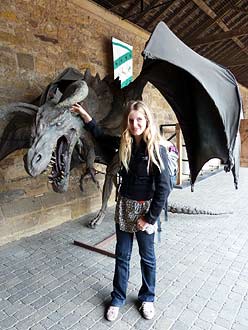 Alnwick Castle, Eva aait een draak (bij gebrek aan paarden)