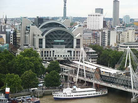 Charing Cross Station gezien vanuit de London Eye (foto Roos)