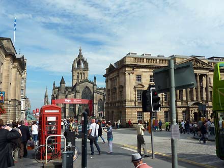 Edinburgh, Royal Mile met St Giles kathedraal op de achtergrond