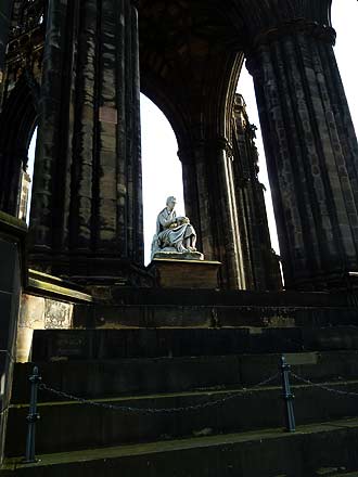 Edinburgh, monument voor Sir Walter Scott aan Princes Street